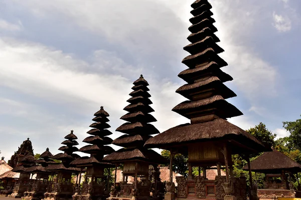 How many roofs can you count? In Bali, Indonesia — Stock Photo, Image