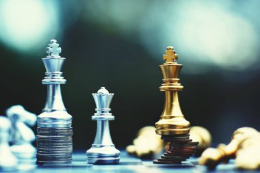 Satranç oyunu, iş rekabet kavramı, güçlü mali sermaye avantaj durumu istikrarsız ekonomi ekibi, kazanan ve kaybeden karşı yönetim kurulu