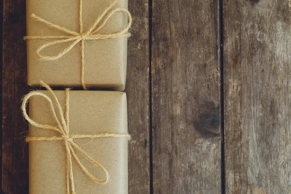 Eenvoudige Eco Vriendelijke Geschenkpakket Vakken Wrap Met Bruin Papier Oude — Stockfoto