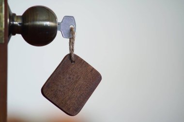 Ahşap boş ev Anahtarlık anahtar deliği, mülkiyet kavramı, kopya alanı ile ev anahtarı