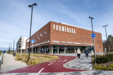 Nitra, Slovakya - 24 Şubat 2024: Nitra şehrindeki OC Promenada alışveriş merkezi. Slovakya.
