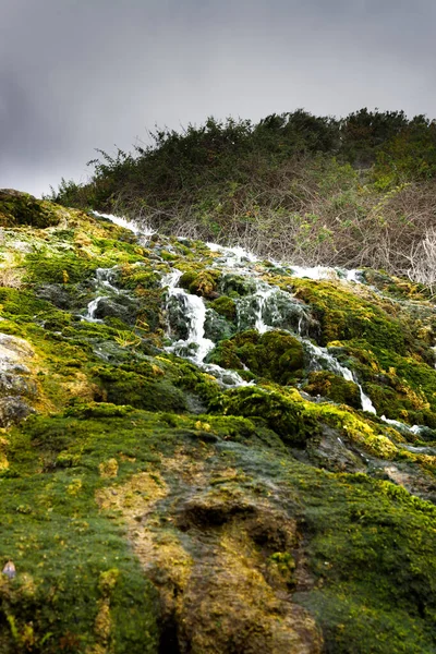 Під Час Сильного Дощу Цей Маленький Водоспад Може Стати Тихим — стокове фото