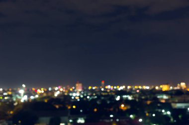 Şehir gece karanlık gökyüzü, soyut bulanıklık bokeh açık renkli ile