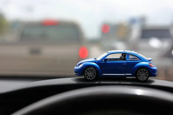 Piccolo giocattolo veicolo auto — Foto Stock