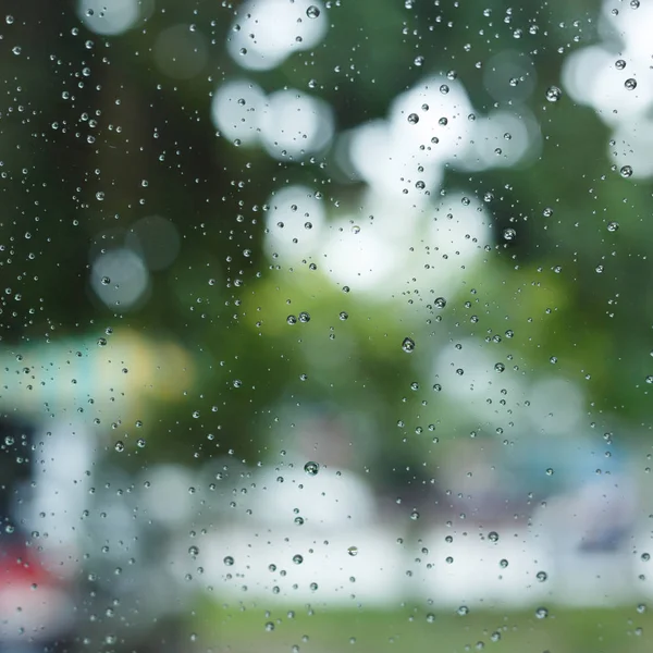 Gota de chuva de água na janela de vidro — Fotografia de Stock