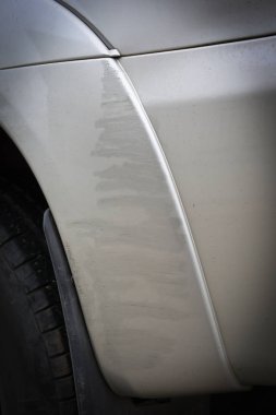 araç araba sıfırdan hasar kaza trafik yolda