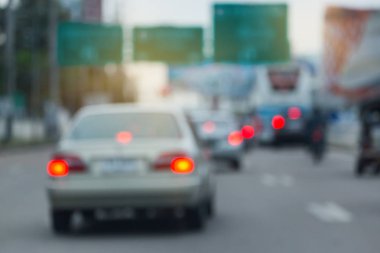 kentsel yolda araba sürüş, görüntü bulanıklığı arka plan
