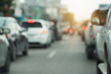 yoğun saat şehir hayatında trafik sıkışıklığı