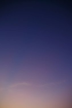 mor berrak sabah gökyüzü