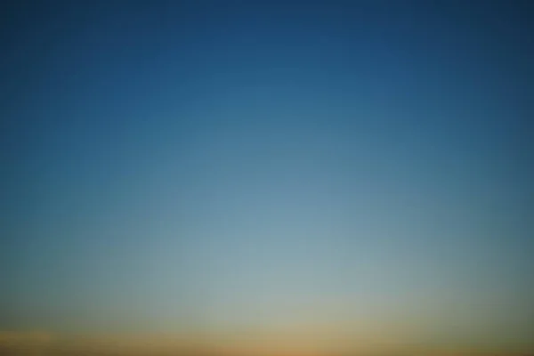 Красочный свет на ясном небе заката — стоковое фото