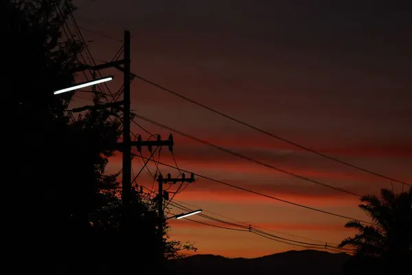 Straatverlichting in de avond tijd met Twilight Sky achtergrond — Stockfoto