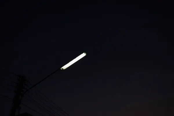 Pouliční světlo v noci — Stock fotografie