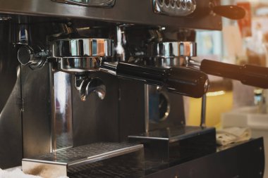 Kahve makinası kafede.