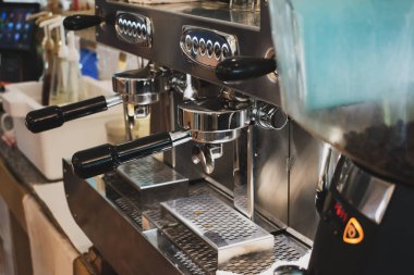 Kahve makinası kafede.