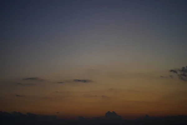 Colorido crepúsculo puesta de sol cielo — Foto de Stock