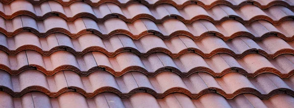 Roof tile layer covered on top residential building — Stock Photo, Image