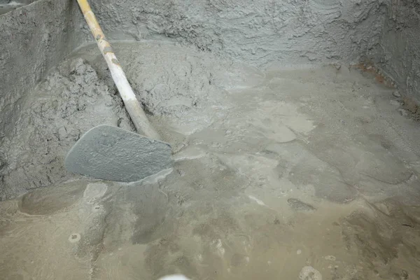 시멘트 혼합 재료의 건설 공구 장비 — 스톡 사진