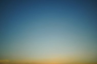 berrak günbatımı gökyüzünde renkli ışık