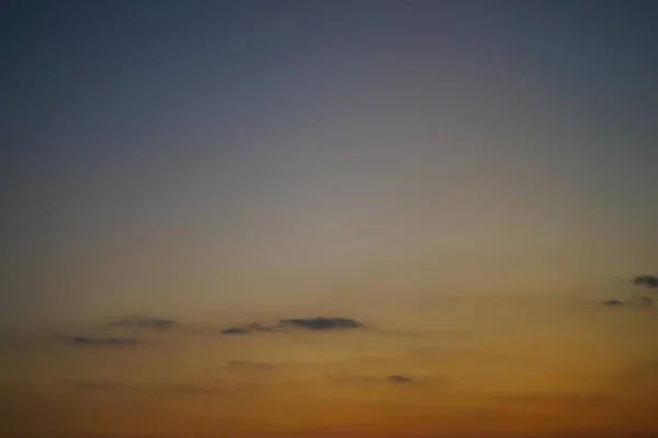 Красочное закатное небо — стоковое фото