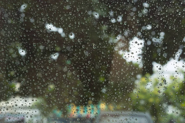 Gota de chuva de água na janela de vidro — Fotografia de Stock