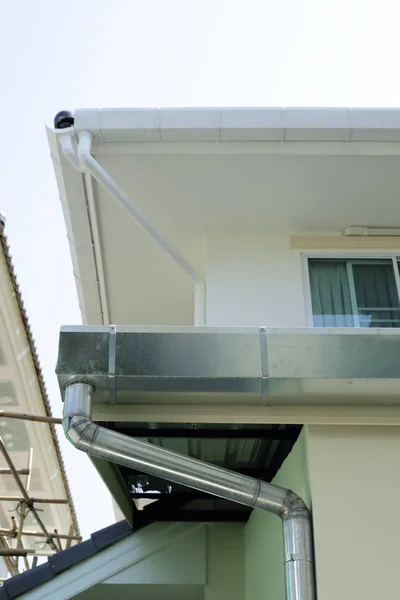 Stainless steel of roof gutter on residential house building — Stock Photo, Image