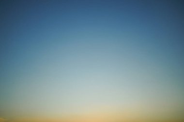 berrak günbatımı gökyüzünde renkli ışık