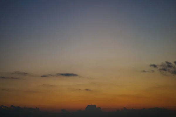 Cahaya matahari terbenam langit berwarna-warni — Stok Foto