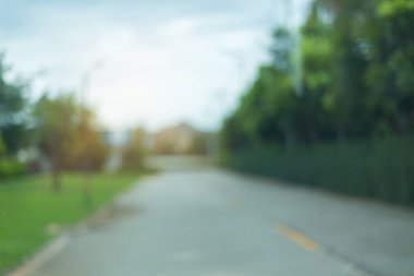 egzersiz yolu ile yeşil parkta sabah tazelik