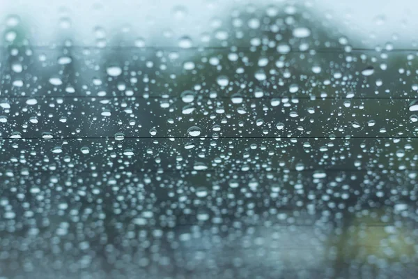 Wassertropfen auf Fensterscheibe Auto — Stockfoto