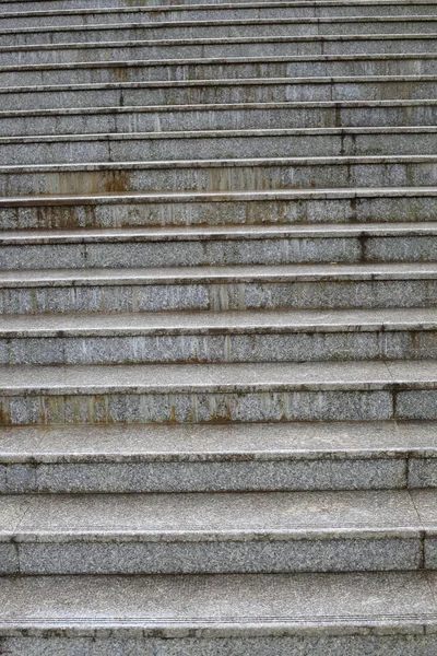 Lege oude trap verweerde buitenkant — Stockfoto