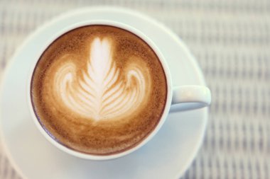 sıcak kahve içecek lezzetli kalp şekli latte sanat