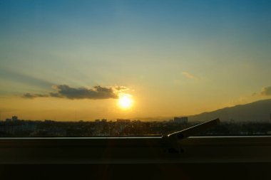 sabah cam pencereden güneş ışığı