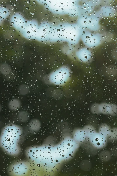 Gota de lluvia de agua en ventana de vidrio — Foto de Stock