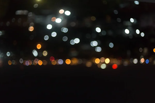 Barevné noční světlo ve městě, noční život rozmazání obrazů — Stock fotografie