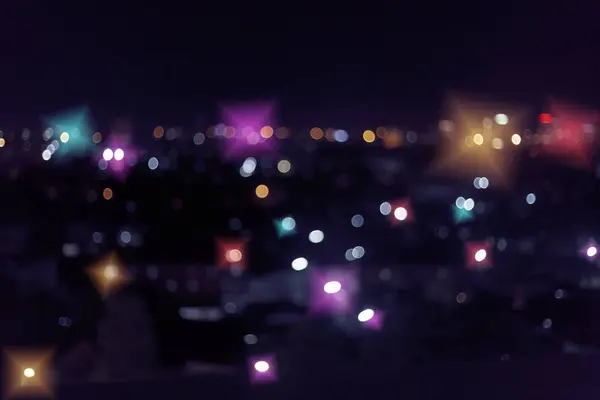 Luz noturna colorida na cidade, imagem borrão vida noturna — Fotografia de Stock