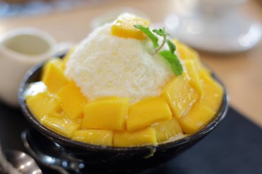 mango meyve tatlı buzlu lezzetli tepesi