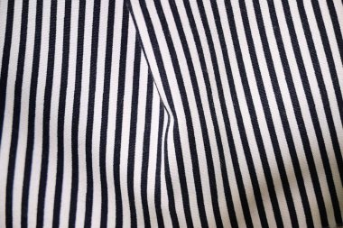 Kumaş siyah beyaz çizgili modern moda kumaş tarzı.