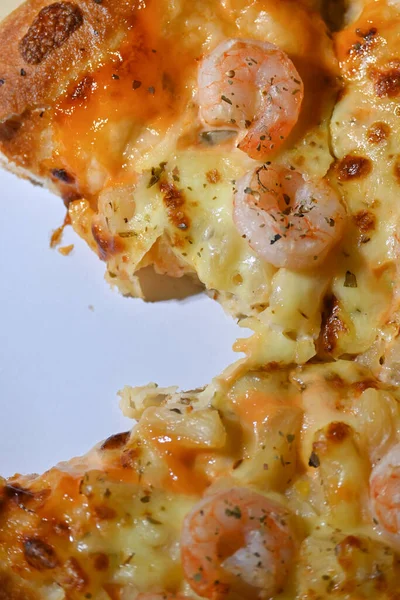 Brânză Italiană Pizza Ananas Creveți Topping Alimente Mare — Fotografie, imagine de stoc