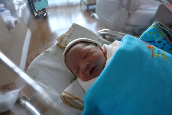 Cute Bayi Yang Baru Lahir Tidur Mimpi Manis — Stok Foto
