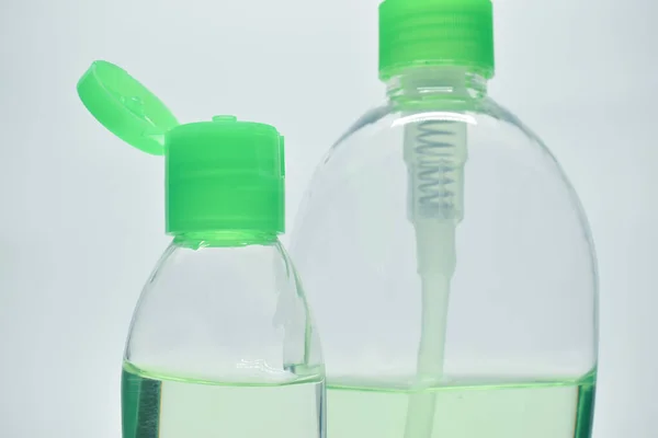 Gel Alkohol Botol Kecil Pada Latar Belakang Putih — Stok Foto