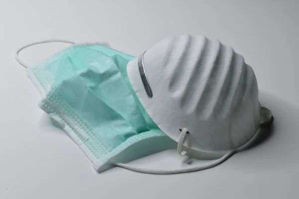 Topeng Wajah Kebersihan Pada Latar Belakang Putih — Stok Foto