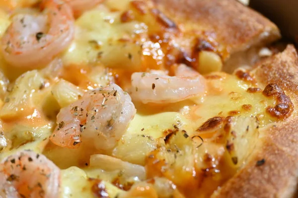 Brânză Italiană Pizza Ananas Creveți Topping Alimente Mare — Fotografie, imagine de stoc