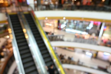 Mağazanın içi bulanık, arka plan bulanık.