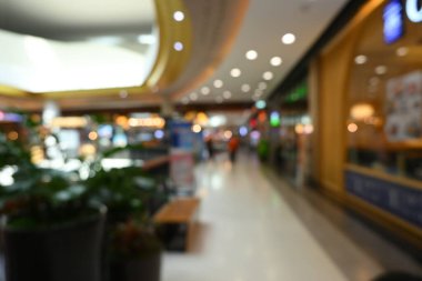 Mağazanın içi bulanık, arka plan bulanık.