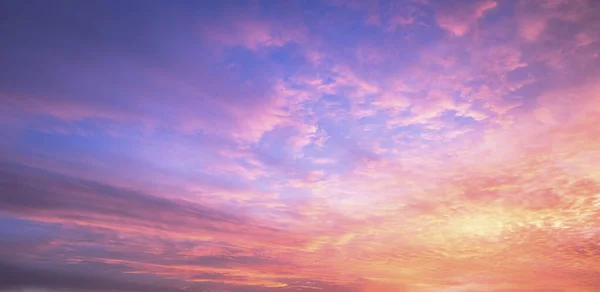 五彩斑斓的天空和夕阳的背景 — 图库照片