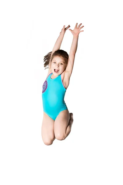 小さな白人女性7白人の背景にジャンプシアン水着の歳の女の子 スポーツとレクリエーションの概念 — ストック写真