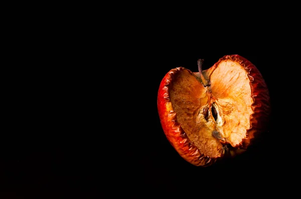 Shrivel Pomme Rouge Photo Gros Plan Sur Fond Noir Espace — Photo