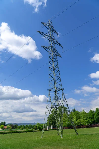 Torres Transmisión Energía Eléctrica Cielo Nublado — Foto de Stock
