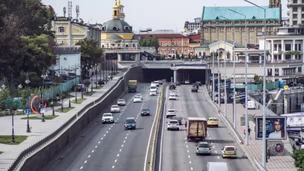 Tráfico en la autopista de Kiev — Vídeos de Stock