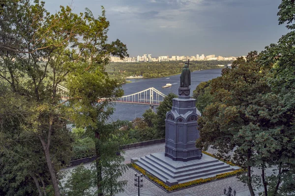 Холм Святого Владимира и Днепр — стоковое фото